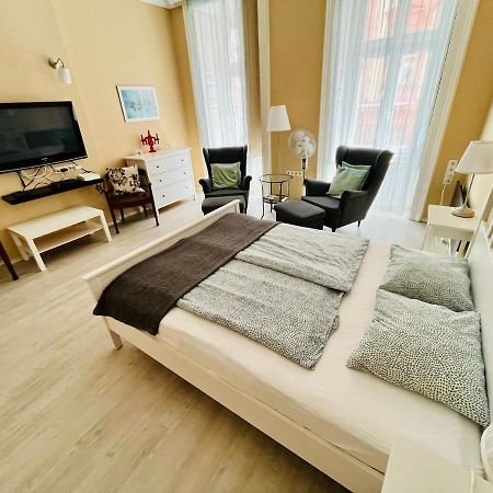 Academy Home - Elegant Place Next To The Parliament Budapeste Exterior foto